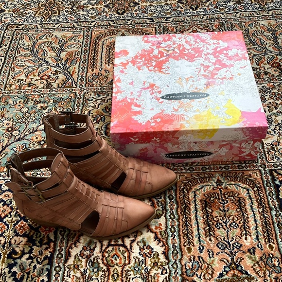 Size 6 Chinese laundry indigo girl leather cognac boot with zip back - Picture 3 of 11